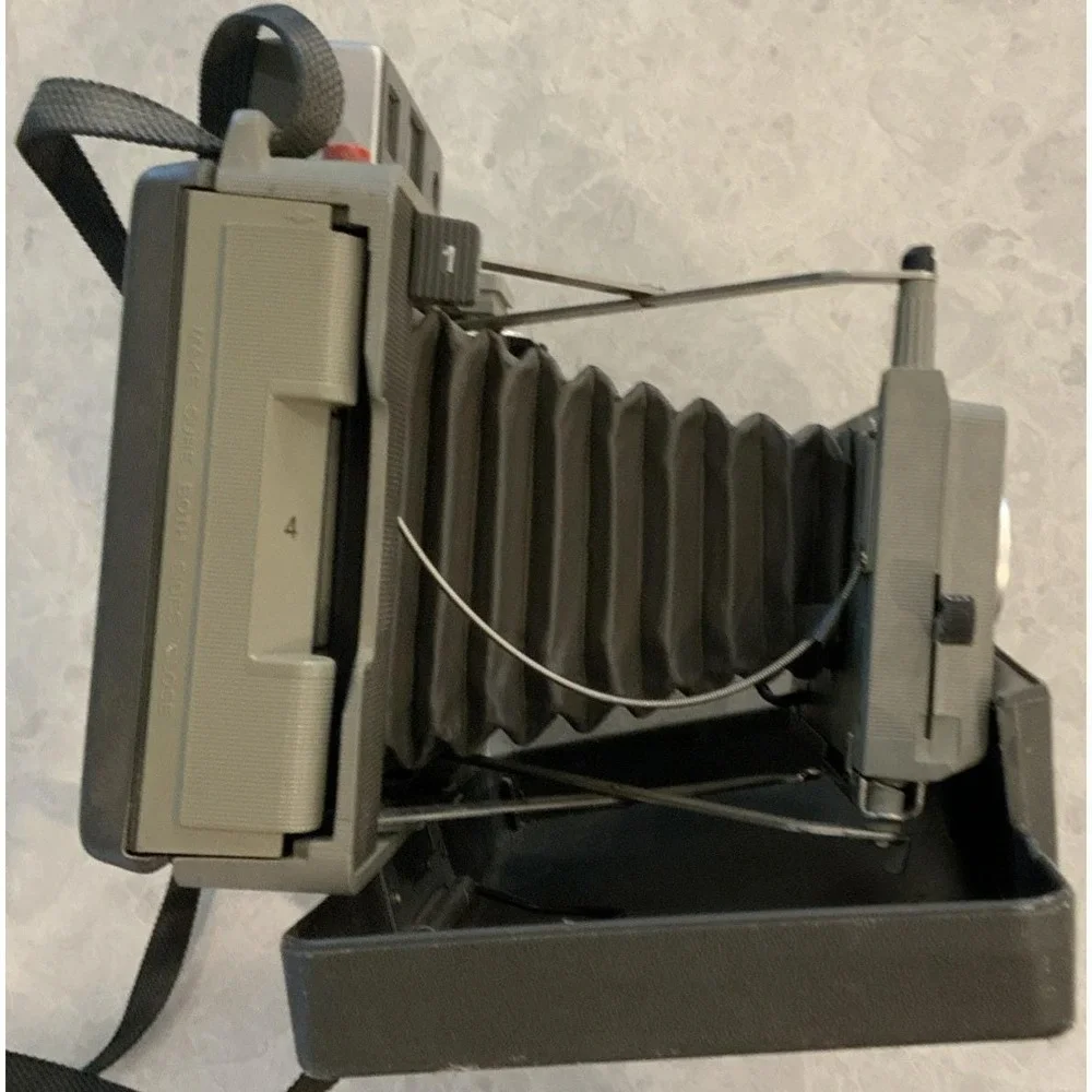 Vtg 1970s Polaroid 440 Folding Automatic Land Camera Untested with Strap!
